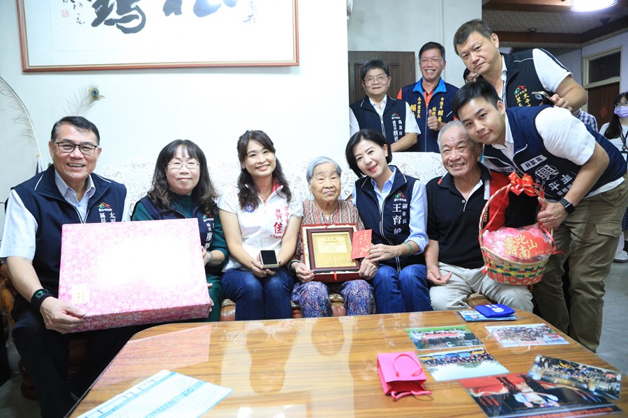 致贈百歲人瑞-太平區趙國瓊老夫人重陽禮金--TSAI (27)