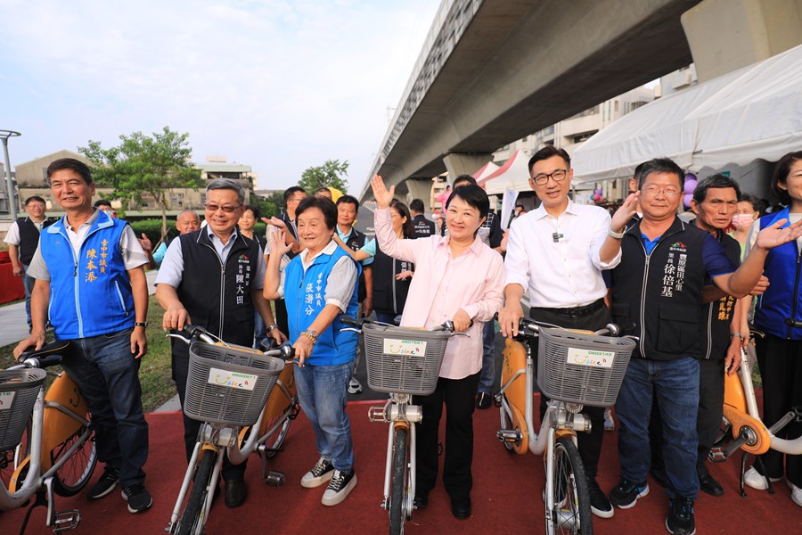 「鐵道路廊台3跨越自行車橋工程」完工視察祈福典禮--TSAI (1)