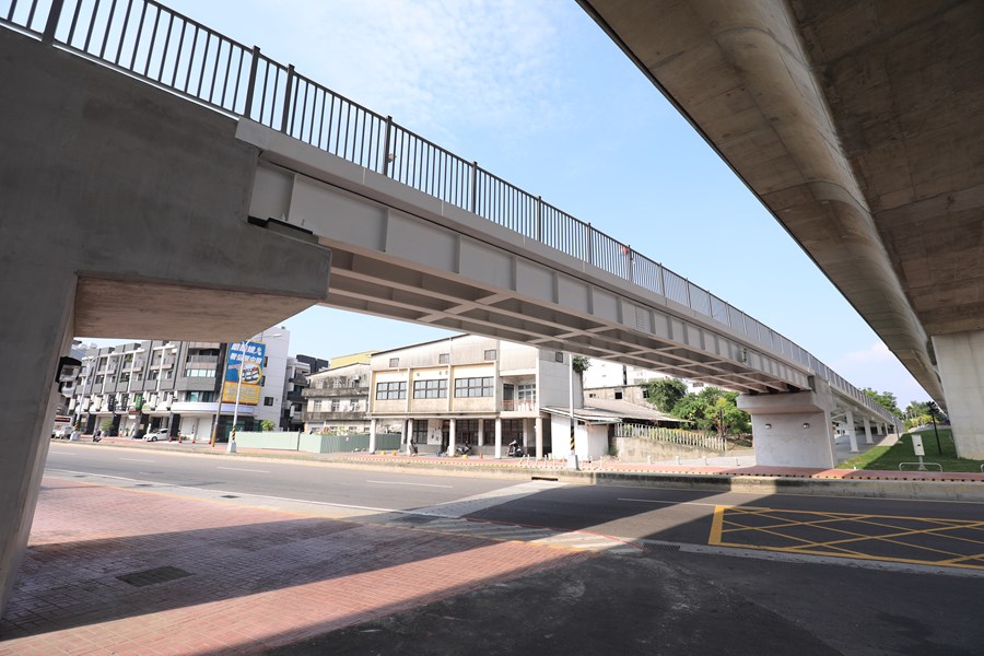「鐵道路廊台3跨越自行車橋工程」完工視察祈福典禮--TSAI (13)
